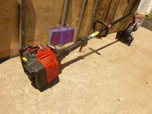 Craftsman 2 cycle weed trimmer. Nearly new. Tested & works. As shown.