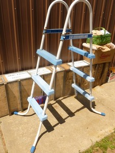 Above ground pool ladder. Approximately 5. Used good condition. As shown.