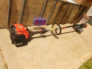 Craftsman 4 cycle weed trimmer. Needs air filter cover. Tested & works. As shown.
