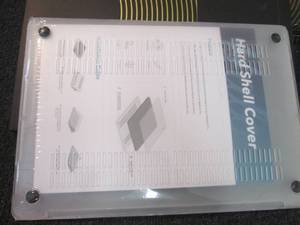 lot 59 image: 2 MacBook Hard Shell Covers Z2...