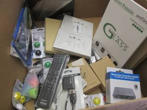 lot 72 image: Lot of Assorted Electronic Accessor...