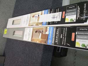 lot 73 image: 2 Mainstays Room Darkening Cordless...