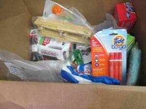 lot 80 image: Lot of Assorted Laundry Items & mis...