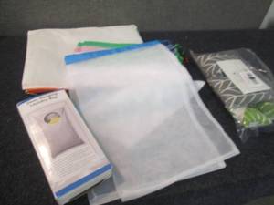 lot 128 image: Door Hanging Laundry Bag, Mesh Laun...