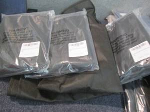 lot 142 image: 4 Breathable Garment Bags...
