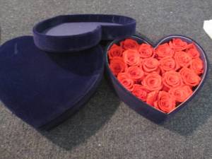 lot 156 image: 2 Velvet Hearts Filled with Red Ros...