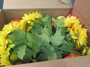 lot 211 image: Box of Artificial Flowers...