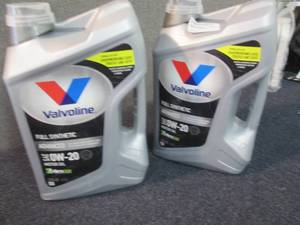 lot 251 image: 2 - 5 qt Valvoline SAE OW-20 Synthe...