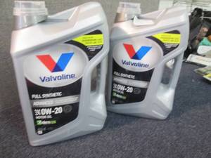 lot 252 image: 2 - 5 qt Valvoline SAE OW-20 Synthe...