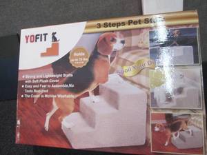 lot 282 image: YOFIT Doggy Steps - Non-Slip 3 Step...