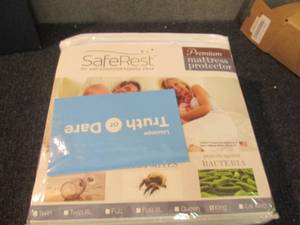 lot 303 image: SafeRest Premium Mattress Protector...
