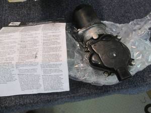 lot 353 image: Import Wiper Motor open box...