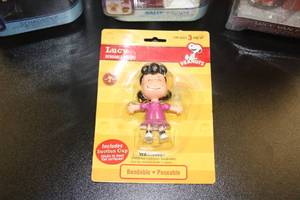 Peanuts Carded Toy Figures Lot  4 Figures