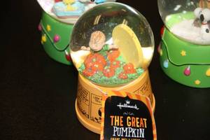 Peanuts Snow Globe Lot  3 Globes