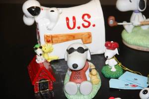 Peanuts Snoopy Figurine Lot  13 Figures