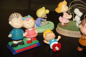 Peanuts Figurine Lot  7 Figures