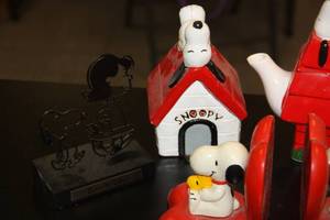 Peanuts Collectibles Lot  5 Items