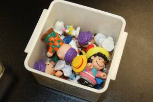Peanuts Box with Small Figures