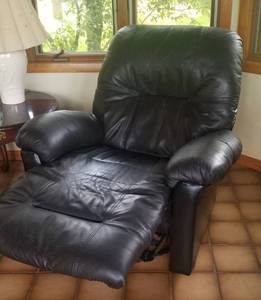 lot 124 image: Black Leather Recliner Swivel Chair (west)