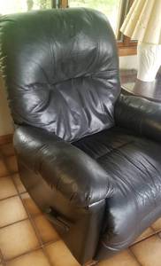 lot 125 image: Black Leather Recliner Swivel Chair (east)