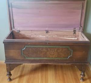 lot 126 image: Vintage Cedar Hope Chest