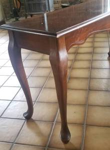 lot 131 image: Traditional Mahogany Library Sofa Table