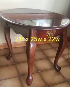 lot 121 image: Traditional Mahogany Oval Side Table