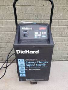 lot 22 image: Die Hard Battery Charger & Engine Starter