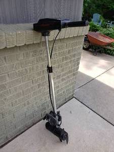 lot 46 image: 43lbs 12 Volt Trolling Motor by Motorguide