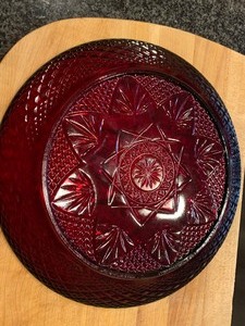 8 Decorative Red Glass Dinnner Plates