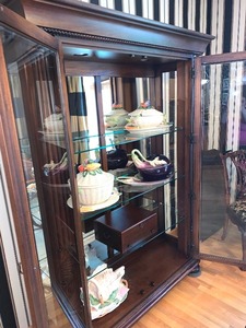Stunning Display Cabinet with Beautiful Design