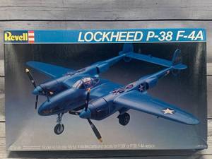 lot 11 image: Vintage Revell Lockheed P-38 F-4A Model Plane 172