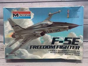 lot 13 image: Monogram F-5E Freedom Fighter Model 148