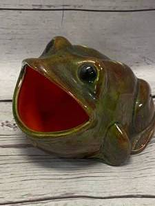 lot 50 image: 1970s Pottery Frog