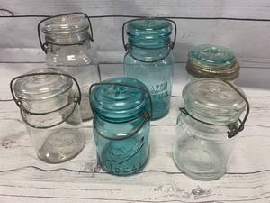 lot 52 image: Lot of 6 Vintage Glass Jars