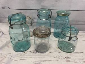 lot 53 image: Lot of 6 Vintage Glass Jars