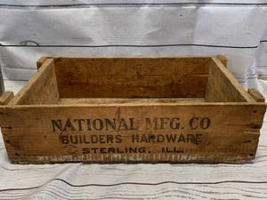 lot 60 image: Vintage Wood Hardware Crate 12 x 20