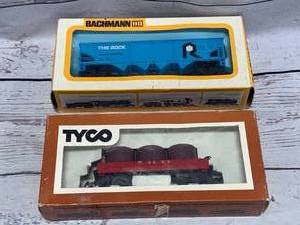 lot 66 image: Vintage Tyco W&A Train Car & Bachmann HO The Rock