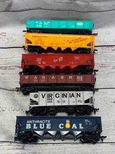 lot 67 image: Lot of 6 Vintage Train Cars