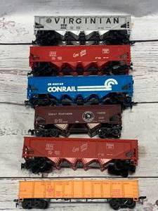 lot 68 image: Lot of 6 Vintage Train Cars