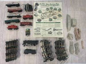 lot 72 image: Vintage American Flyer S Gauge Train Set w Trestle