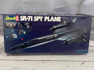 lot 99 image: Revell 172 SR-71 Spy Model Plane