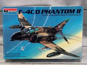 lot 100 image: Monogram F-4CD Phantom II 172 Model Plane