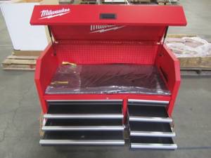 lot 203 image: Milwaukee 46 in. 8-Drawer Top Chest 48-22-8541