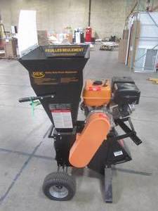 lot 7 image: DEK 15 HP 420cc Commercial Duty Chipper Shredder with 4 in. Diameter Feeder - with Trailer Hitch CH1M19