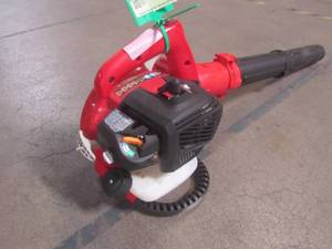 lot 10 image: Homelite 150 MPH 400 CFM 26cc Gas Handheld Blower Vacuum UT26HBV