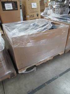 lot 403 image: WHOLESALE MIXED PALLET OF MISCELLANEOUS BRAND NAME CLOTHING - BRAND NEW