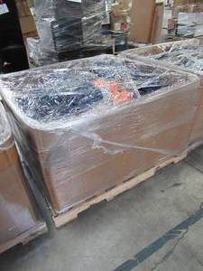 lot 407 image: WHOLESALE MIXED PALLET OF MISCELLANEOUS BRAND NAME CLOTHING - BRAND NEW