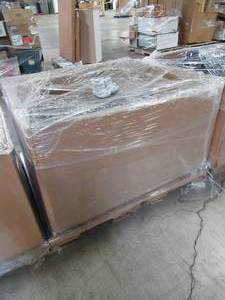 lot 409 image: WHOLESALE MIXED PALLET OF MISCELLANEOUS BRAND NAME CLOTHING - BRAND NEW