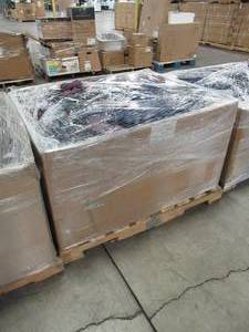 lot 413 image: WHOLESALE MIXED PALLET OF MISCELLANEOUS BRAND NAME CLOTHING - BRAND NEW